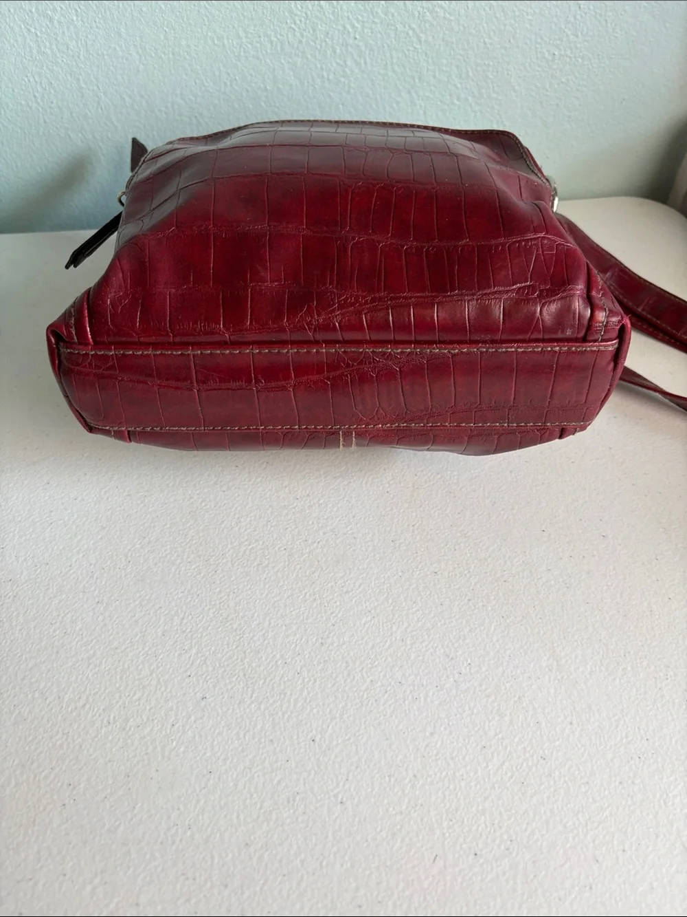 Relic Red Croc-Embossed Crossbody Organizer Bag